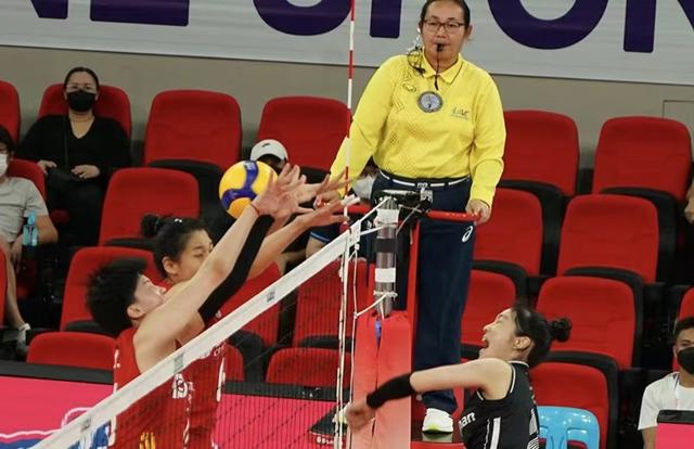 女排亚洲杯：中国二队3-0韩国学生军轻松夺开门红