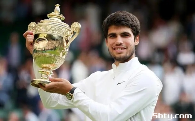 ATP总决赛开启 阿尔卡拉斯成为第一个确定入围球员