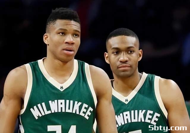 昔日天才榜眼加盟巴塞罗那男篮,曾被赞詹皇阿杜结合体,NBA生涯恐终结