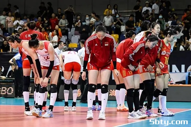 奥运资格赛：中国女排爆冷2:3不敌加拿大队让出榜首
