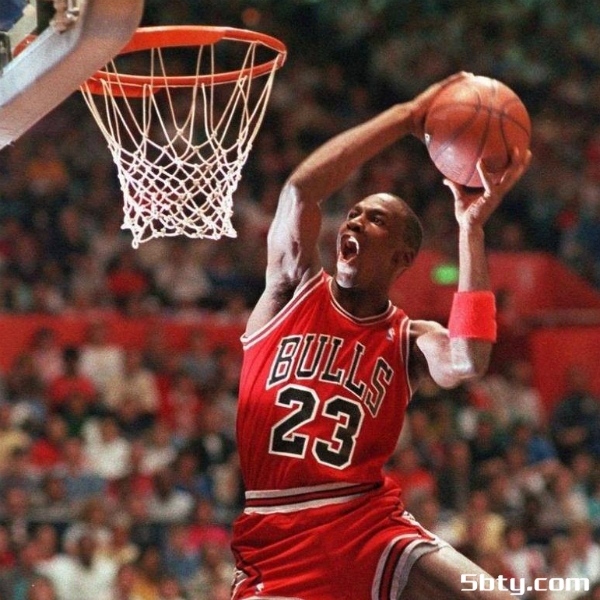 奥尼尔:乔丹在现在的NBA打球能砍下100分,场均45分夺8个总冠军