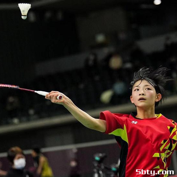 羽毛球大师赛:国羽一姐陈雨菲2-0横扫日本天才少女,晋级女单八强