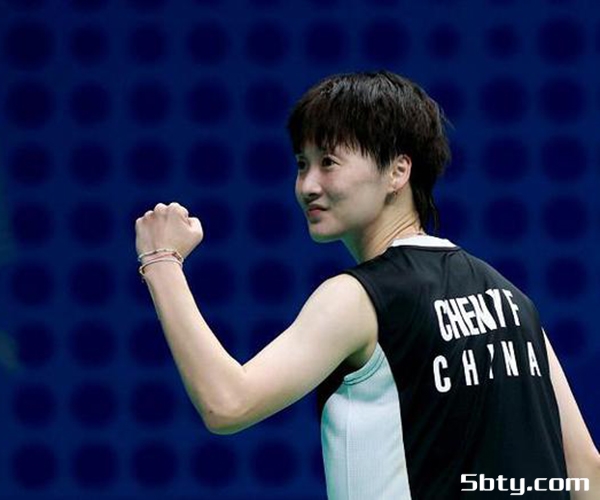 羽毛球大师赛：国羽一姐陈雨菲2-0横扫日本天才少女，晋级女单八强