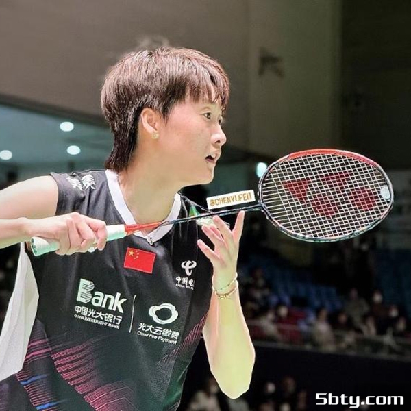 羽毛球大师赛:国羽一姐陈雨菲2-0横扫日本天才少女,晋级女单八强