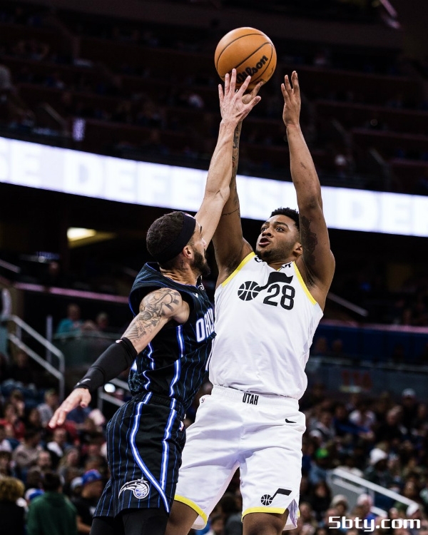 NBA常规赛：爵士105-92战胜魔术，森萨博27分塞克斯顿20分，霍华德21分