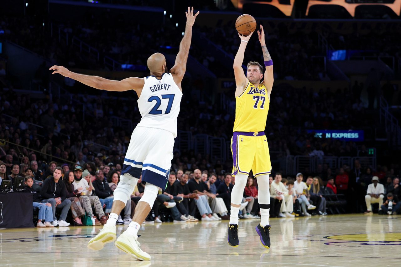 NBA／唐西奇再飙49分创队史纪录 湖人轻取灰狼胜场开胡